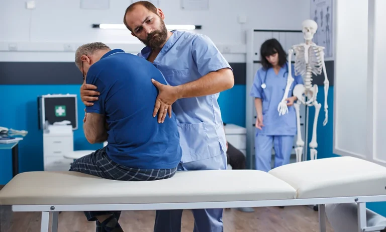 How Doctors Assess Symptoms Before Cervical Radiculopathy Treatment